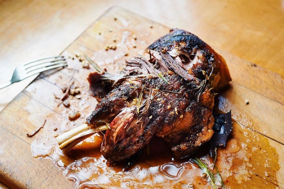 Poitrine d'agneau de lait fermier élevé sous la mère d'Alsace Julien Winling