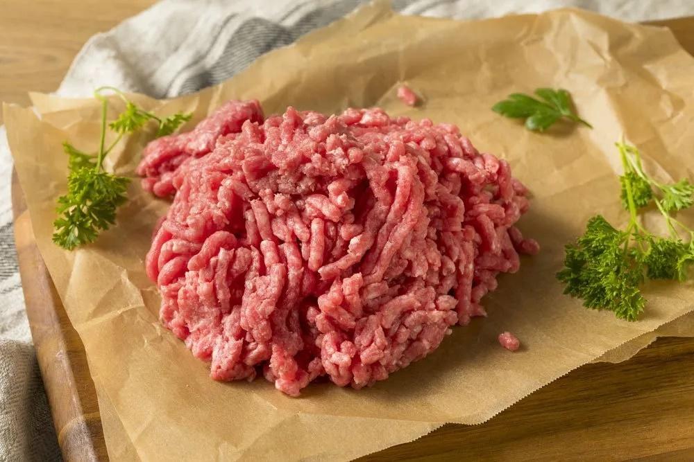 Viande hachée de veau de lait fermier élevé sous la mère d'Alsace Julien Winling